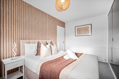 Stylish Four Bed House - 7 Guests - Garden