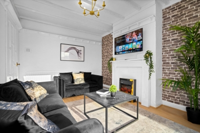 Stylish Four Bed House - 7 Guests - Garden