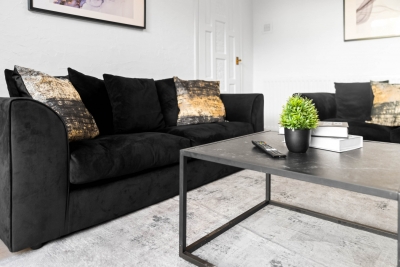 Stylish Four Bed House - 7 Guests - Garden