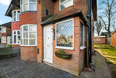 Stylish Four Bed House - 7 Guests - Garden