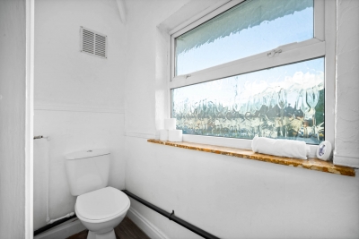 Stylish Four Bed House - 7 Guests - Garden