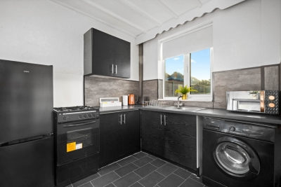Stylish Four Bed House - 7 Guests - Garden
