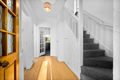 Stylish Four Bed House - 7 Guests - Garden