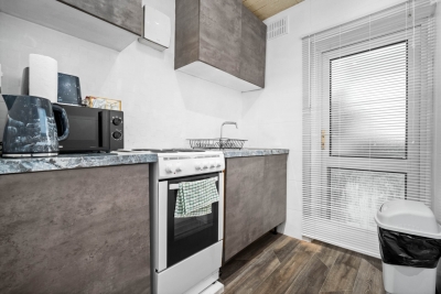 Modern Four Bedroom House - 7 Guests - Garden - Parking