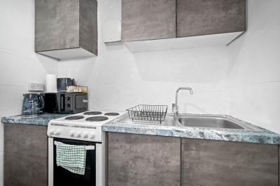 Modern Four Bedroom House - 7 Guests - Garden - Parking