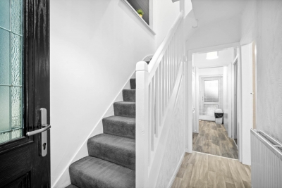 Modern Four Bedroom House - 7 Guests - Garden - Parking