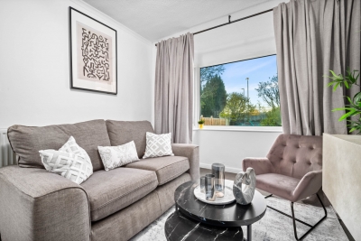 Modern Four Bedroom House - 7 Guests - Garden - Parking