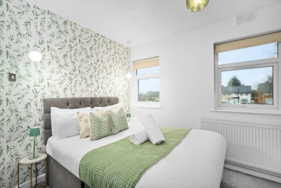 Five Bedrooms - Five Bathrooms  - Off Street Parking - Garden