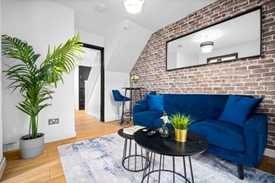 Five Bedrooms - Five Bathrooms  - Off Street Parking - Garden