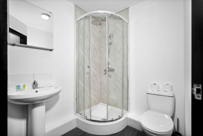 Five Bedrooms - Five Bathrooms  - Off Street Parking - Garden