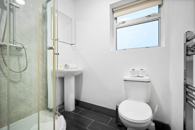 Five Bedrooms - Five Bathrooms  - Off Street Parking - Garden