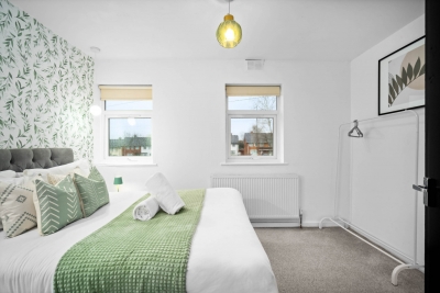 Five Bedrooms - Five Bathrooms  - Off Street Parking - Garden