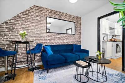 Five Bedrooms - Five Bathrooms  - Off Street Parking - Garden