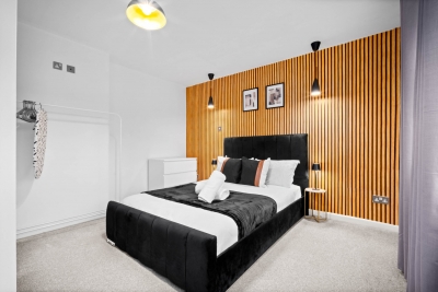 Five Bedrooms - Five Bathrooms  - Off Street Parking - Garden