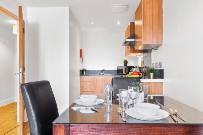 Arcadian - Chinatown - One Bed - Balcony - Parking - Fast WIFI