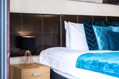 Arcadian - Chinatown - One Bed - Balcony - Parking - Fast WIFI