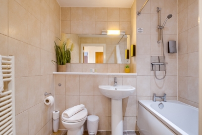 Arcadian - Chinatown - One Bed - Balcony - Parking - Fast WIFI