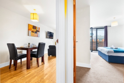 Arcadian - Chinatown - One Bed - Balcony - Parking - Fast WIFI