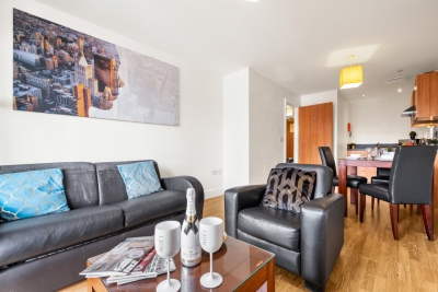 Arcadian - Chinatown - One Bed - Balcony - Parking - Fast WIFI
