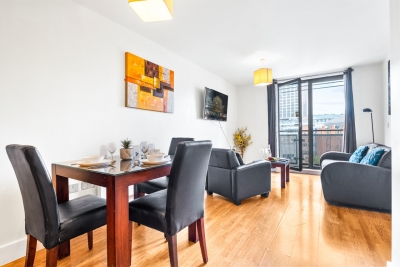 Arcadian - Chinatown - One Bed - Balcony - Parking - Fast WIFI
