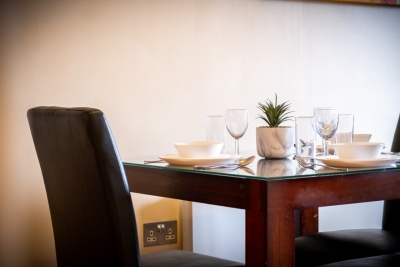Arcadian - Chinatown - One Bed - Balcony - Parking - Fast WIFI