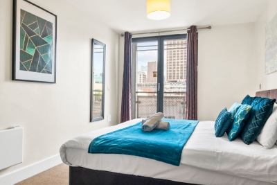 Arcadian - Chinatown - One Bed - Balcony - Parking - Fast WIFI