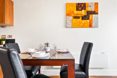 Arcadian - Chinatown - One Bed - Balcony - Parking - Fast WIFI