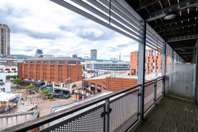 Arcadian - Chinatown - One Bed - Balcony - Parking - Fast WIFI