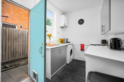Stylish Three Bedroom House - Parking - Garden