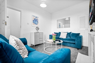 Stylish Three Bedroom House - Parking - Garden