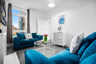 Stylish Three Bedroom House - Parking - Garden