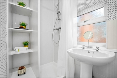 Stylish Three Bedroom House - Parking - Garden