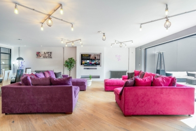 Stylish City Centre Penthouse - Large Private Terrace - Parking