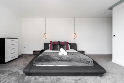 Stylish City Centre Penthouse - Large Private Terrace - Parking