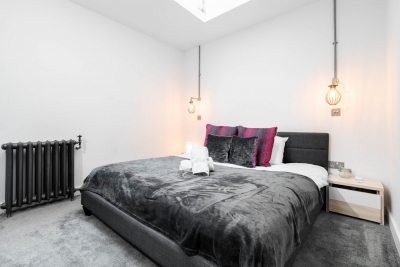 Stylish City Centre Penthouse - Large Private Terrace - Parking