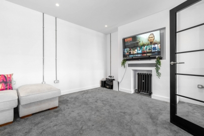 Stylish City Centre Penthouse - Large Private Terrace - Parking