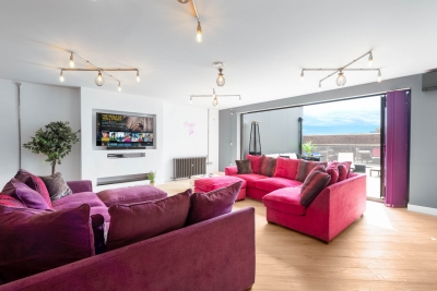 Stylish City Centre Penthouse - Large Private Terrace - Parking