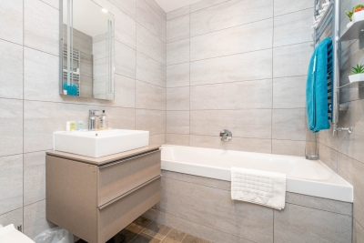 Stylish City Centre Penthouse - Large Private Terrace - Parking