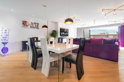 Stylish City Centre Penthouse - Large Private Terrace - Parking
