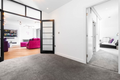 Stylish City Centre Penthouse - Large Private Terrace - Parking
