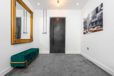 Stylish City Centre Penthouse - Large Private Terrace - Parking