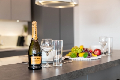 Stylish City Centre Penthouse - Large Private Terrace - Parking