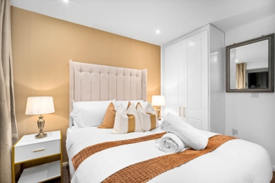 Stylish Two Bed Apartment - City Centre - Parking - Balcony