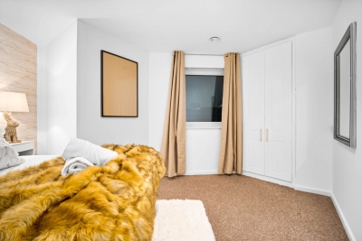 Stylish Two Bed Apartment - City Centre - Parking - Balcony
