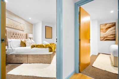 Stylish Two Bed Apartment - City Centre - Parking - Balcony