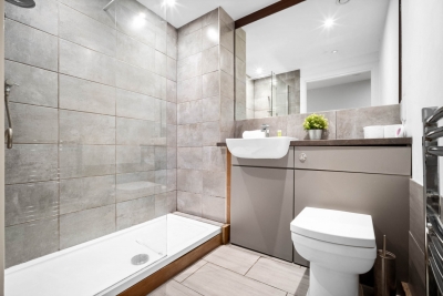 Stylish Two Bed Apartment - City Centre - Parking - Balcony