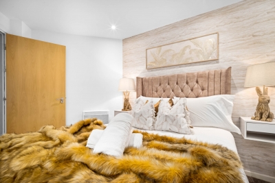 Stylish Two Bed Apartment - City Centre - Parking - Balcony