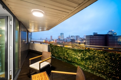 Stylish Two Bed Apartment - City Centre - Parking - Balcony