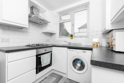 Large House - Sleeps 10 - Parking - WIFI - Smart TV