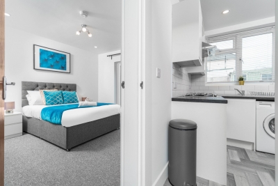 Large House - Sleeps 10 - Parking - WIFI - Smart TV